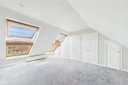 5 bedroom Detached house for sale in Highwood Ridge, Basingstoke