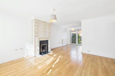 3 bedroom Terraced House for sale in Lyn Court, Basingstoke