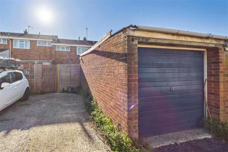 3 bedroom Terraced House for sale in Lyn Court, Basingstoke