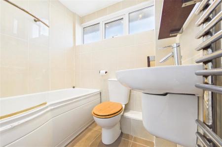 3 bedroom Terraced House for sale in Lyn Court, Basingstoke