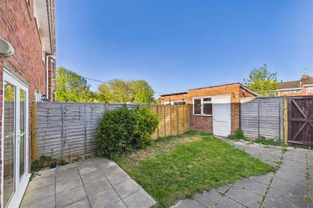 3 bedroom Terraced House for sale in Lyn Court, Basingstoke