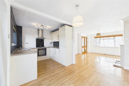 3 bedroom Terraced House for sale in Lyn Court, Basingstoke