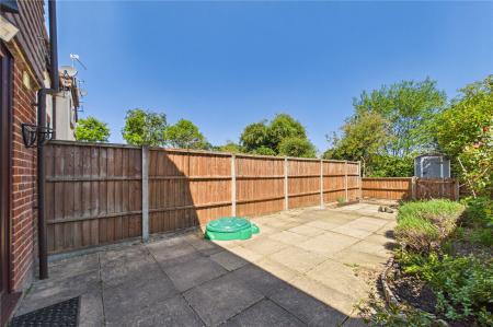 2 bedroom Terraced House for sale in Smiths Mead, North Waltham
