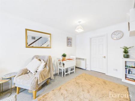 2 bedroom Terraced House for sale in Smiths Mead, North Waltham