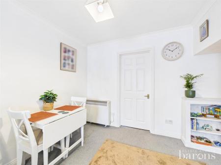 2 bedroom Terraced House for sale in Smiths Mead, North Waltham