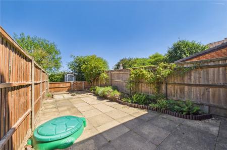 2 bedroom Terraced House for sale in Smiths Mead, North Waltham