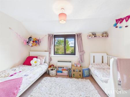 2 bedroom Terraced House for sale in Smiths Mead, North Waltham