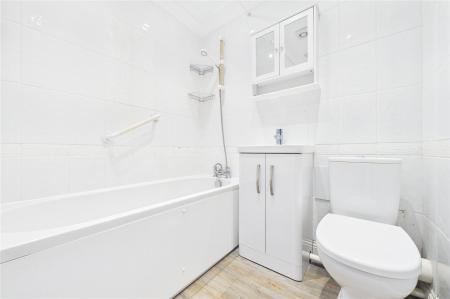 2 bedroom Terraced House for sale in Smiths Mead, North Waltham