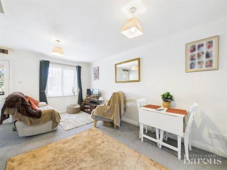 2 bedroom Terraced House for sale in Smiths Mead, North Waltham