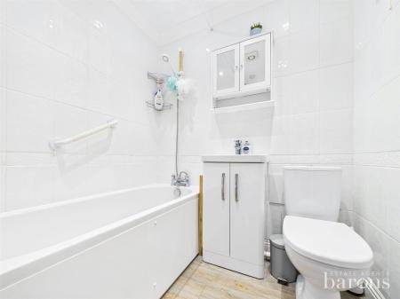 2 bedroom Terraced House for sale in Smiths Mead, North Waltham