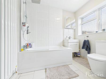 1 bedroom Semi-detached bungalow for sale in Hams Corner, Sherfield-on-Loddon