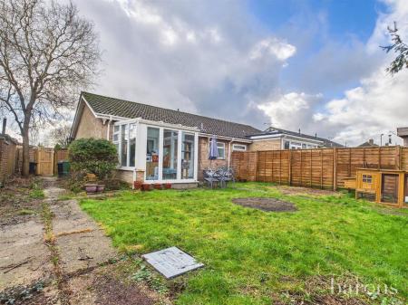 1 bedroom Semi-detached bungalow for sale in Hams Corner, Sherfield-on-Loddon