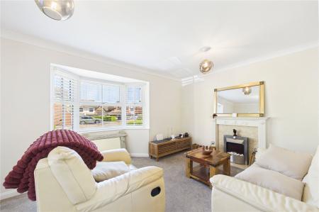 3 bedroom Detached house for sale in Chatsworth Green, Hatch Warren