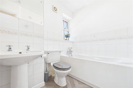3 bedroom Detached house for sale in Chatsworth Green, Hatch Warren