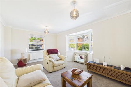 3 bedroom Detached house for sale in Chatsworth Green, Hatch Warren