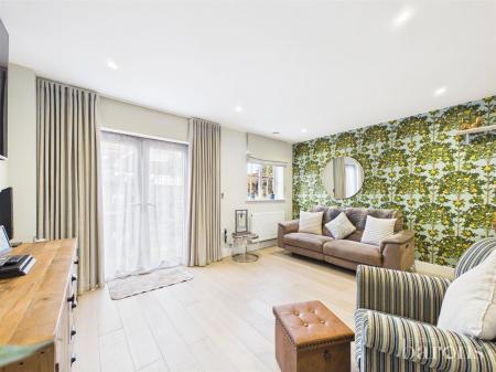 2 bedroom Semi-detached house for sale in Primrose Close, North Waltham