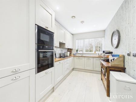 2 bedroom Semi-detached house for sale in Primrose Close, North Waltham