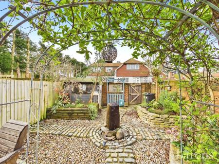 2 bedroom Semi-detached house for sale in Primrose Close, North Waltham