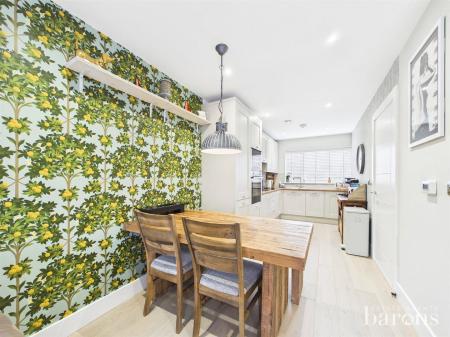 2 bedroom Semi-detached house for sale in Primrose Close, North Waltham
