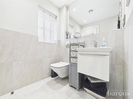 2 bedroom Semi-detached house for sale in Primrose Close, North Waltham