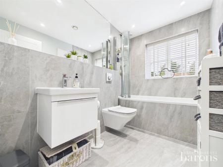 2 bedroom Semi-detached house for sale in Primrose Close, North Waltham