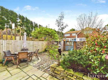 2 bedroom Semi-detached house for sale in Primrose Close, North Waltham