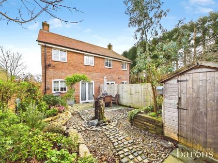 2 bedroom Semi-detached house for sale in Primrose Close, North Waltham