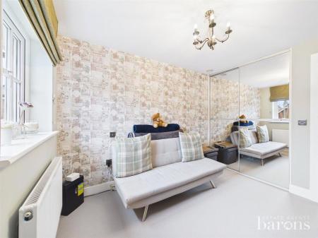 2 bedroom Semi-detached house for sale in Primrose Close, North Waltham