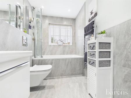 2 bedroom Semi-detached house for sale in Primrose Close, North Waltham