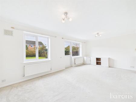 3 bedroom Semi-detached house for sale in Larkfield, Chineham