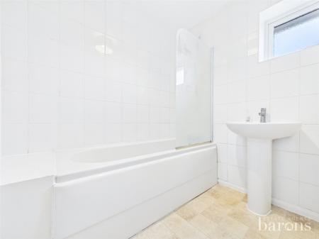 3 bedroom Semi-detached house for sale in Larkfield, Chineham