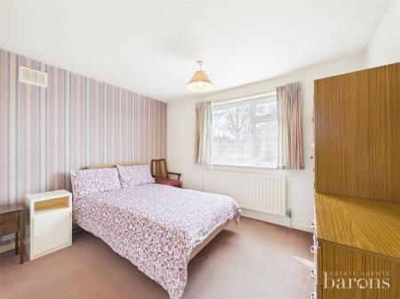 3 bedroom Semi-detached house for sale in Maple Crescent, Basingstoke