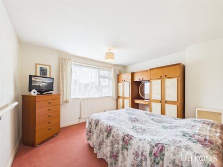 3 bedroom Semi-detached house for sale in Maple Crescent, Basingstoke