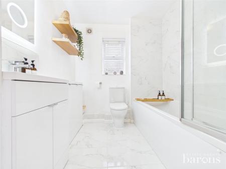 2 bedroom Flat for sale in Oceana Crescent, Beggarwood