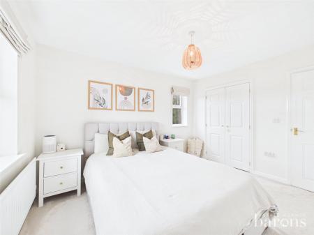 2 bedroom Flat for sale in Oceana Crescent, Beggarwood