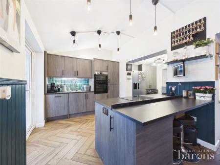3 bedroom Terraced House for sale in Elizabeth Road, Basingstoke