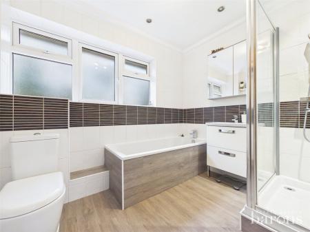 3 bedroom Terraced House for sale in Elizabeth Road, Basingstoke