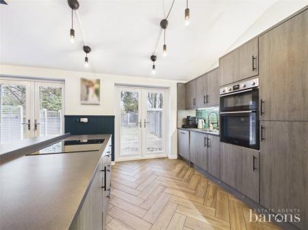 3 bedroom Terraced House for sale in Elizabeth Road, Basingstoke
