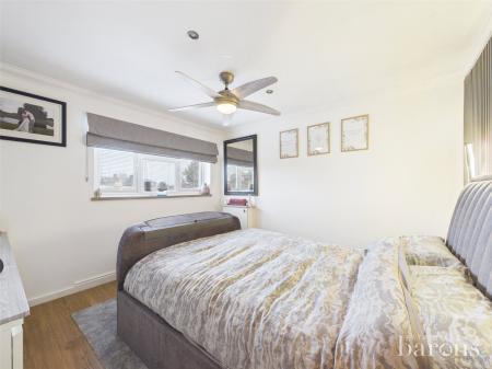 3 bedroom Terraced House for sale in Elizabeth Road, Basingstoke