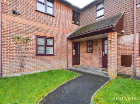 2 bedroom Flat for sale in Farm View Drive, Chineham