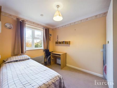 2 bedroom Flat for sale in Farm View Drive, Chineham