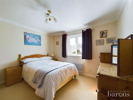 2 bedroom Flat for sale in Farm View Drive, Chineham