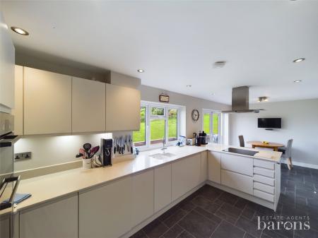 4 bedroom Detached house for sale in Vyne Meadow, Sherborne St. John