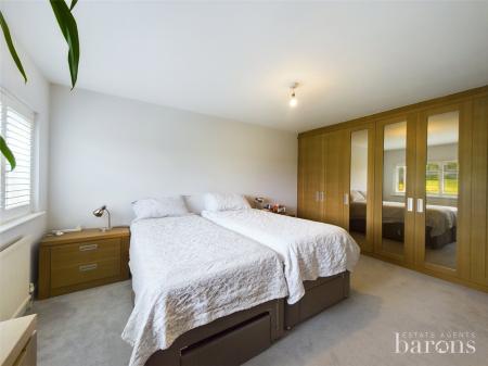 4 bedroom Detached house for sale in Vyne Meadow, Sherborne St. John