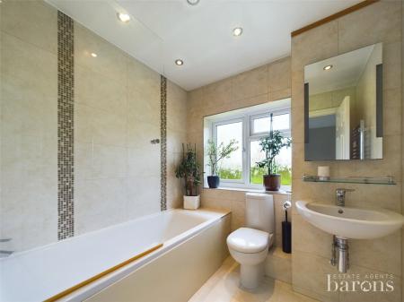 4 bedroom Detached house for sale in Vyne Meadow, Sherborne St. John