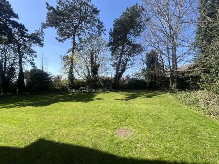 1 bedroom Ground floor flat for sale in Norn Hill, Basingstoke
