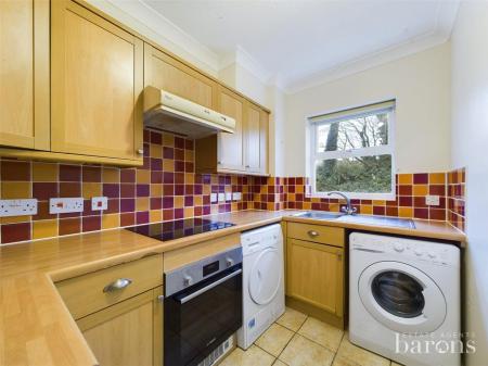 1 bedroom Ground floor flat for sale in Norn Hill, Basingstoke