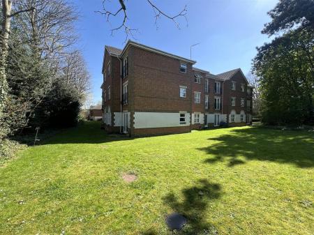 1 bedroom Ground floor flat for sale in Norn Hill, Basingstoke