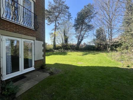 1 bedroom Ground floor flat for sale in Norn Hill, Basingstoke