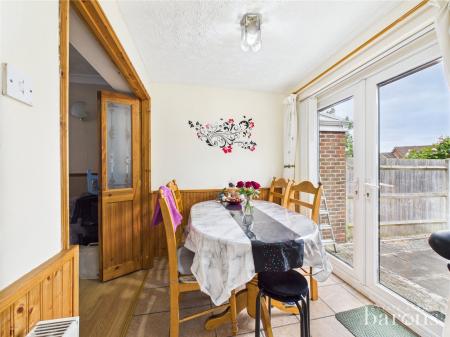 4 bedroom Semi-detached house for sale in Sheppard Road, Basingstoke